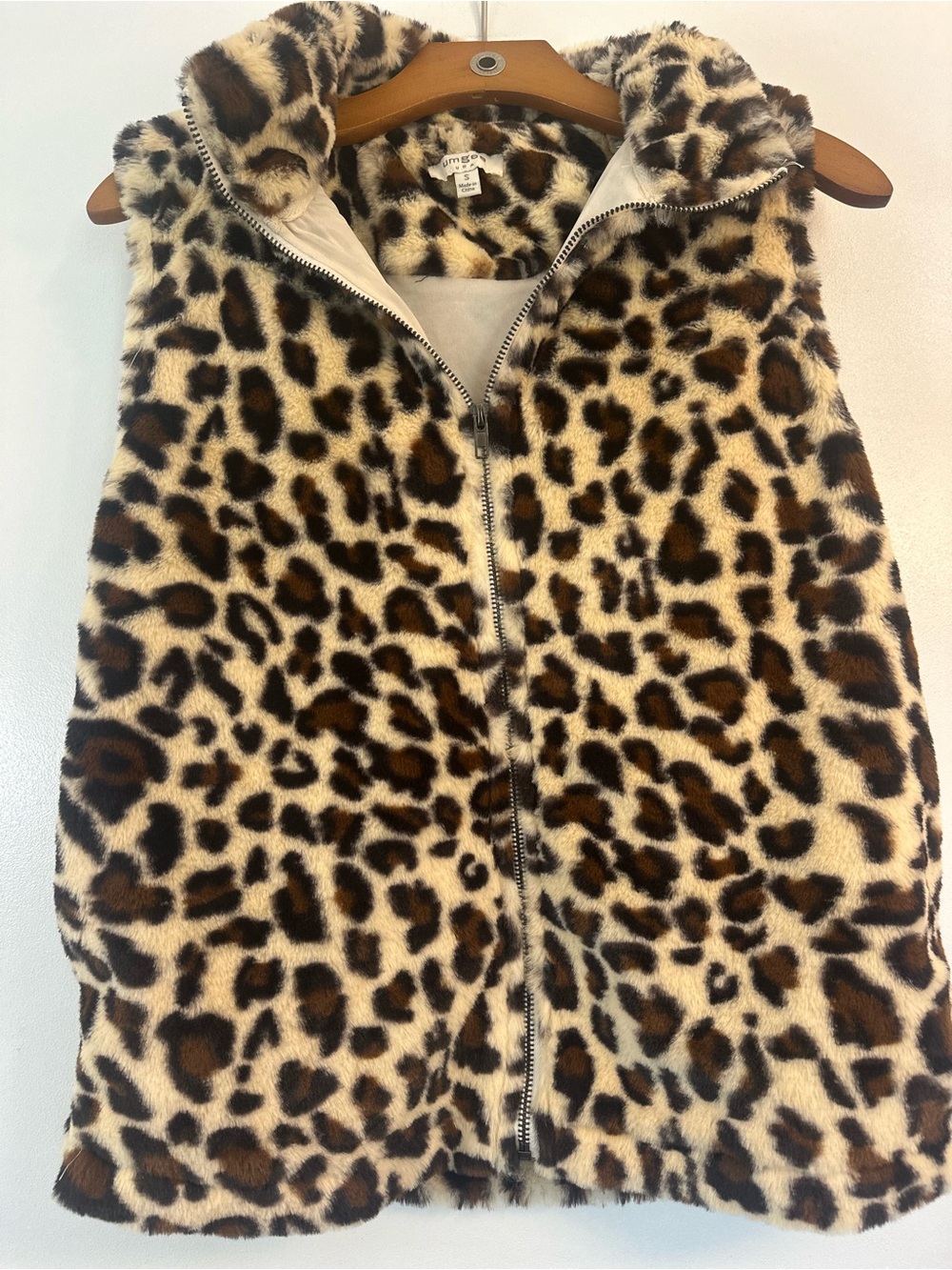 Umgee Leopard Print Faux Fur Hooded Vest in Brown/Tan/Black